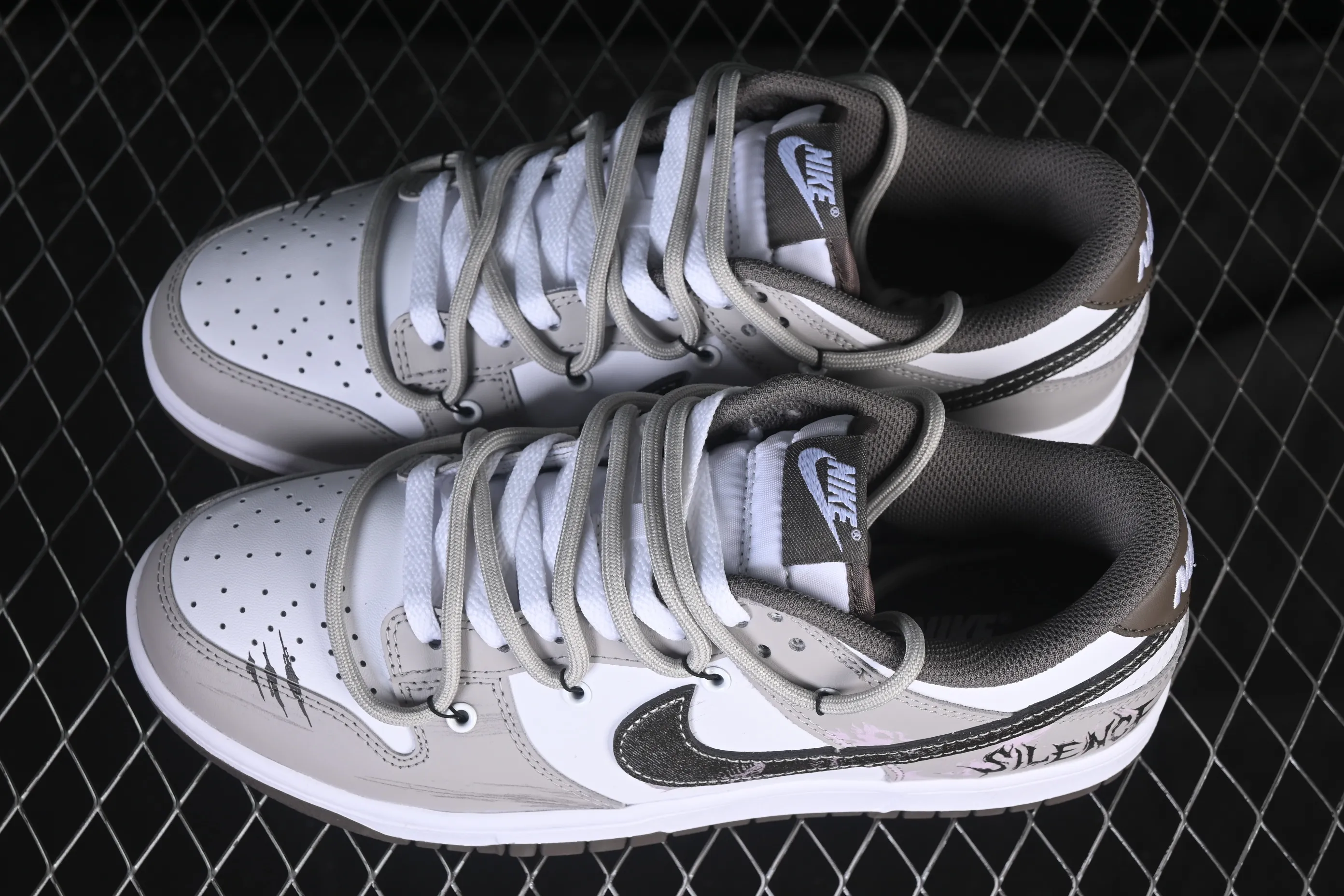 All Categories Nk SB Dunk Series Nk SB Dunk Low High-end Customized Low-top Shoes Nike SB Dunk Low "Just Do It" Straps Anniversary High-end Customized Low-top Casual Shoes HF5441-111